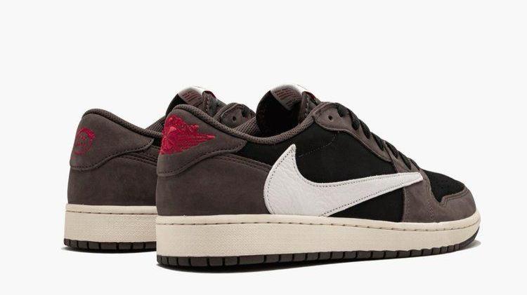 Nike Travis Cafe